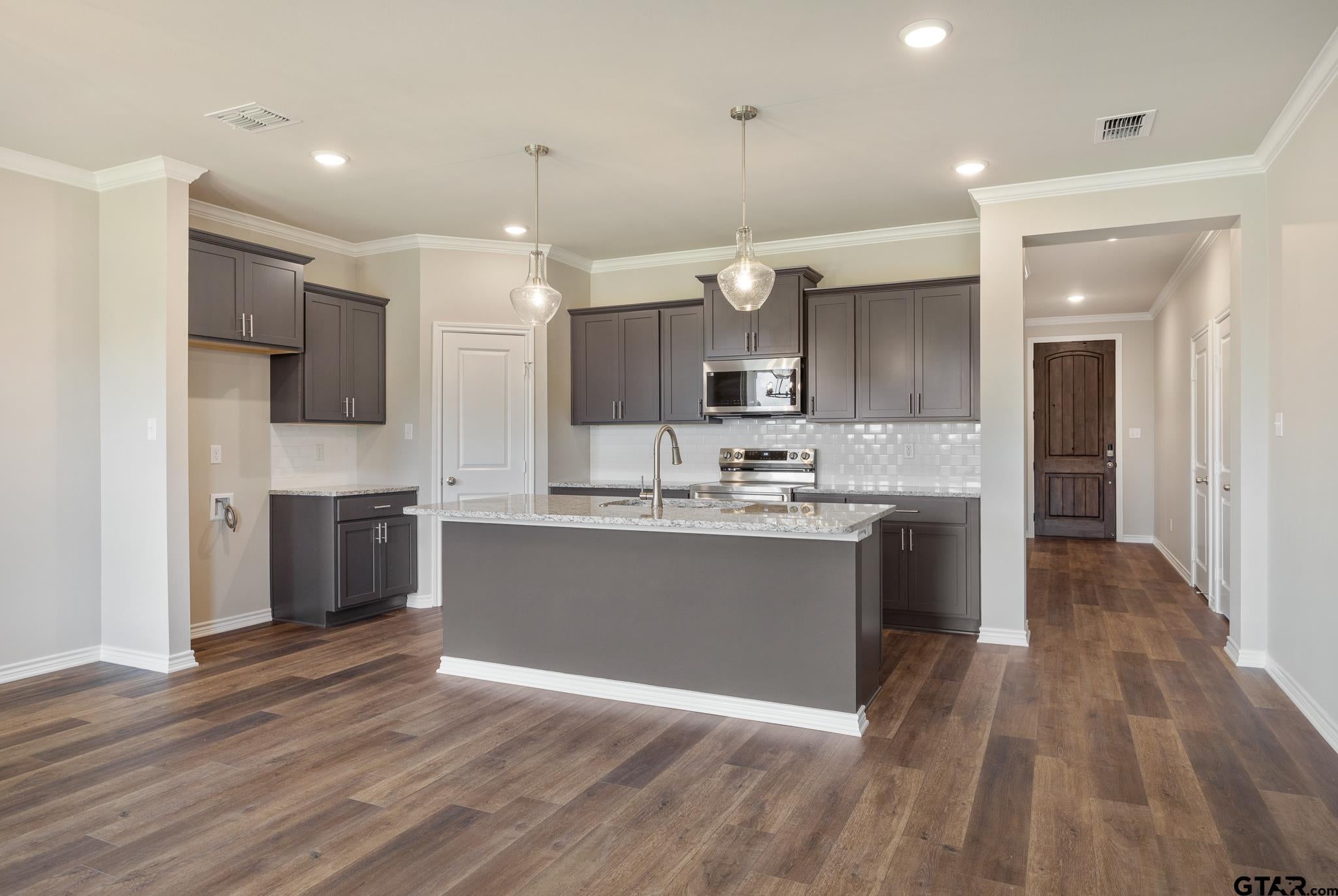 302 Driftwood Way