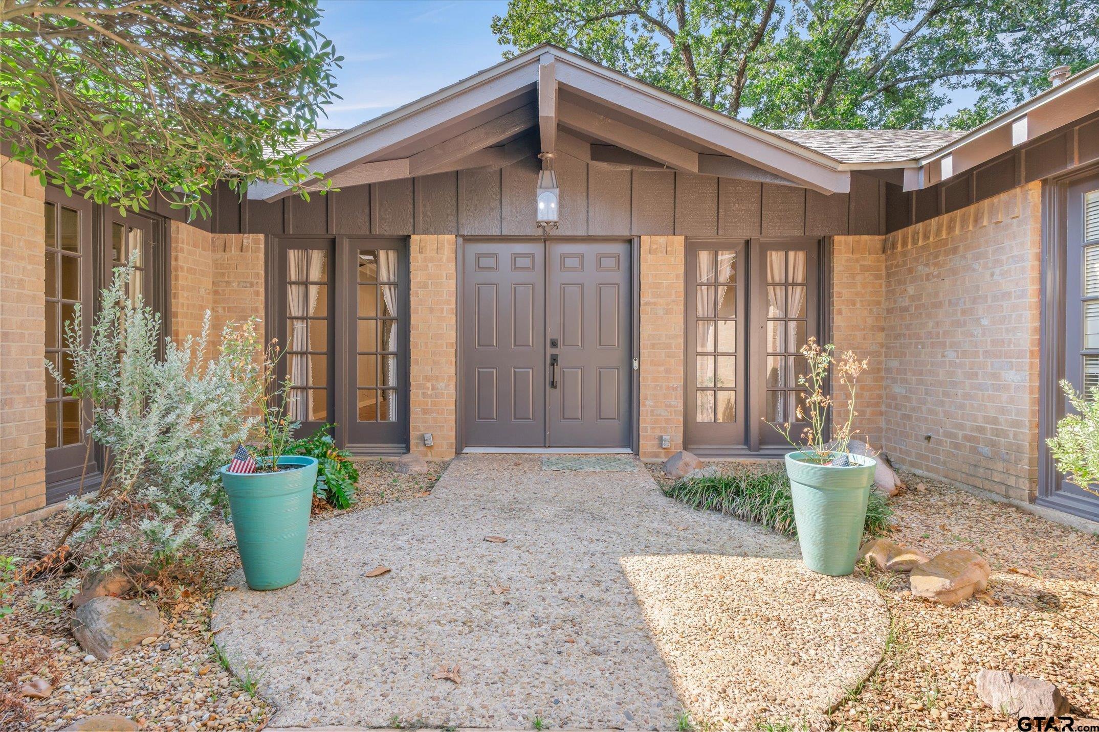 2813 Rockbridge