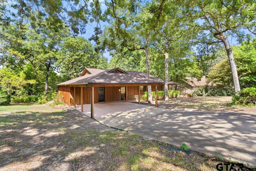 522 Woodside Dr.