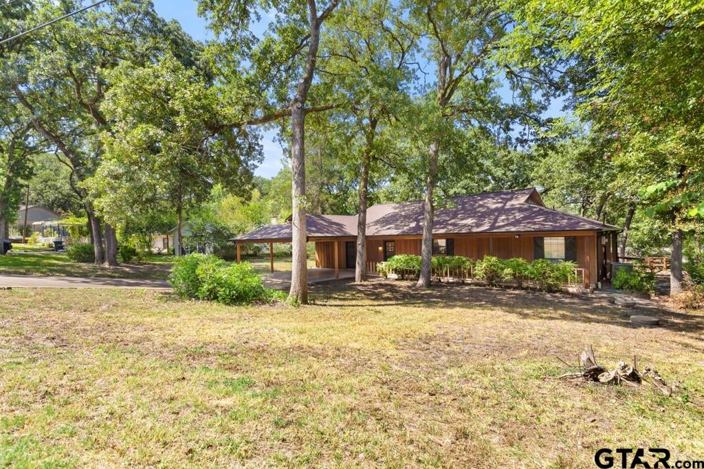 522 Woodside Dr.
