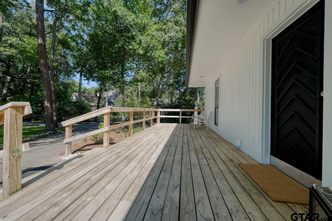 239 Fairlawn Dr