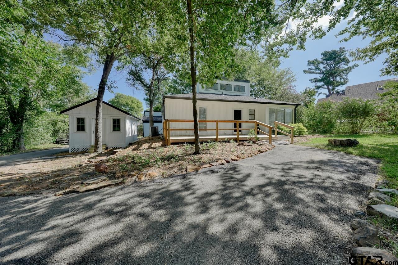 239 Fairlawn Dr