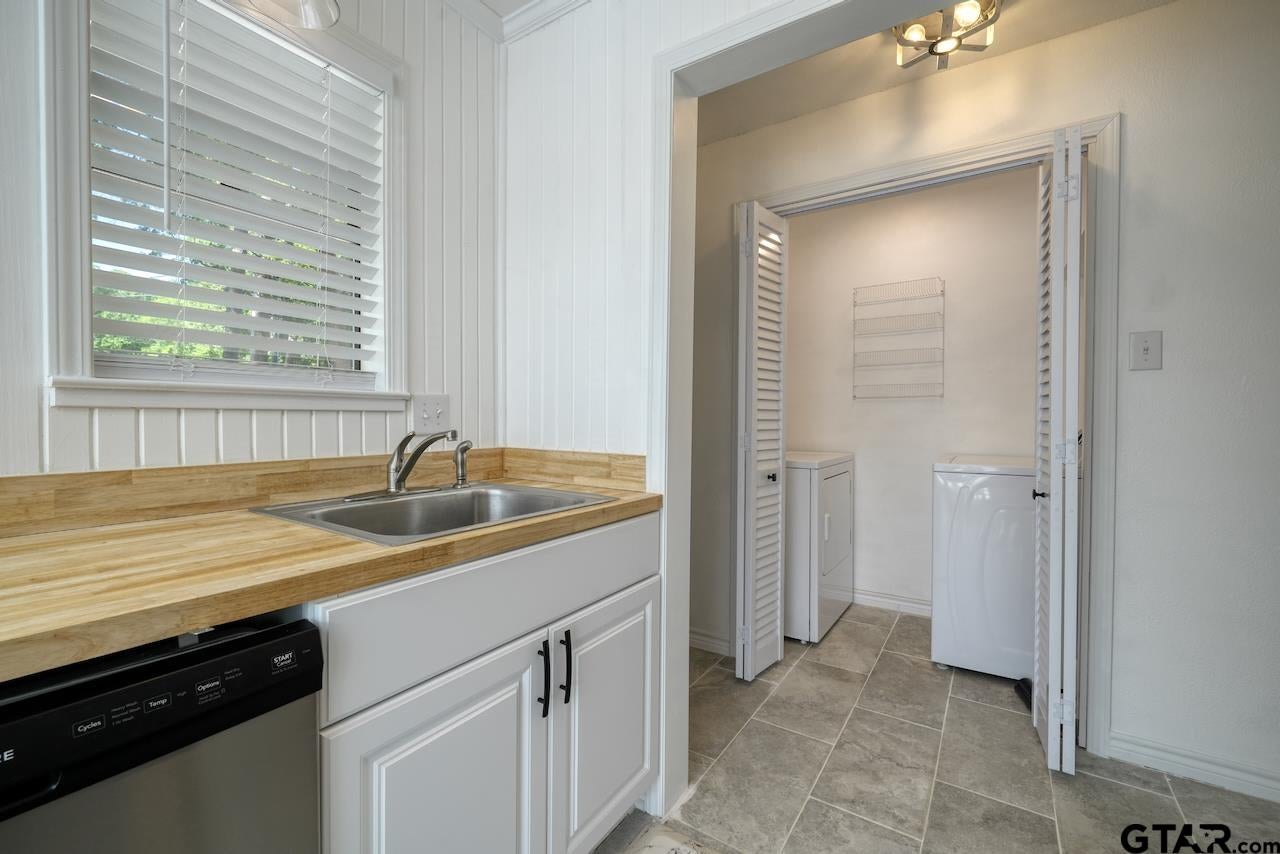 239 Fairlawn Dr