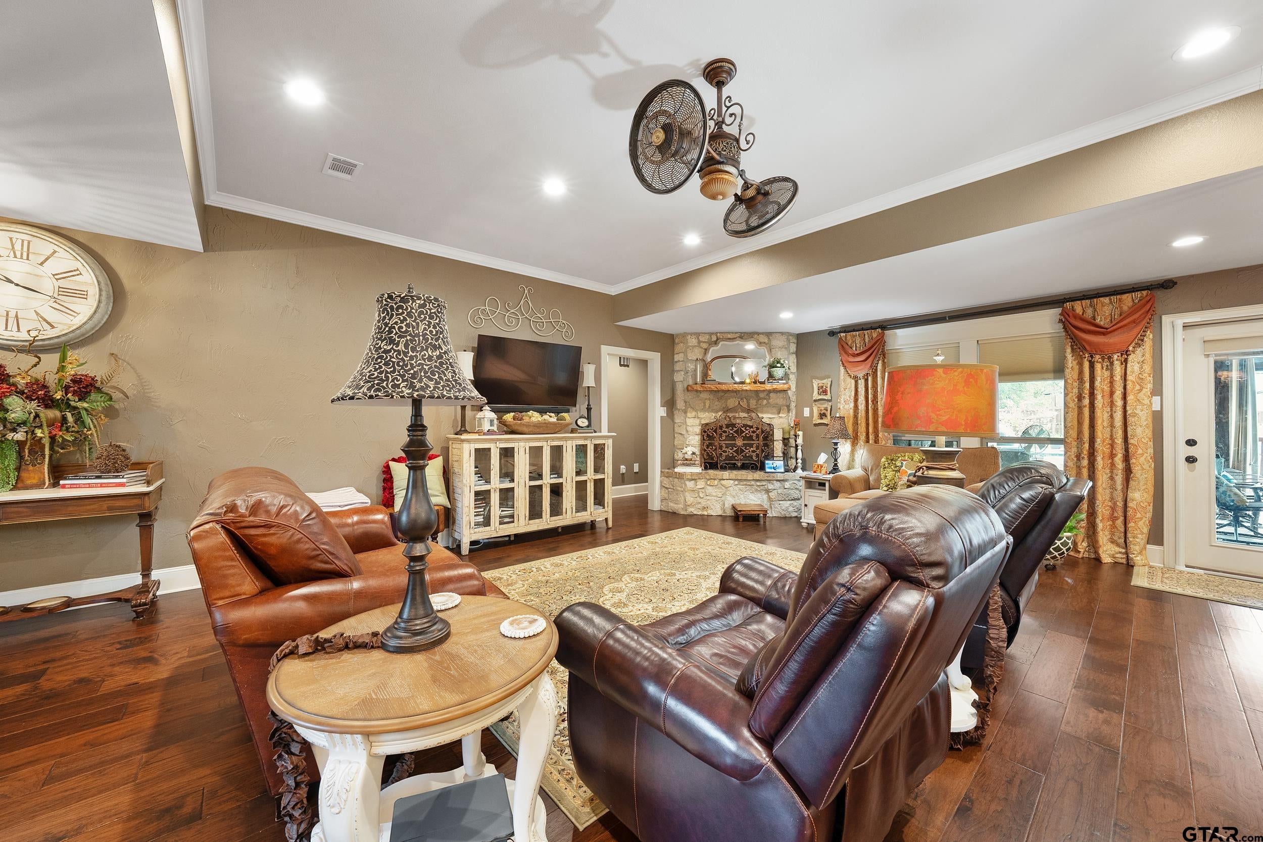 3806 Pollard Dr