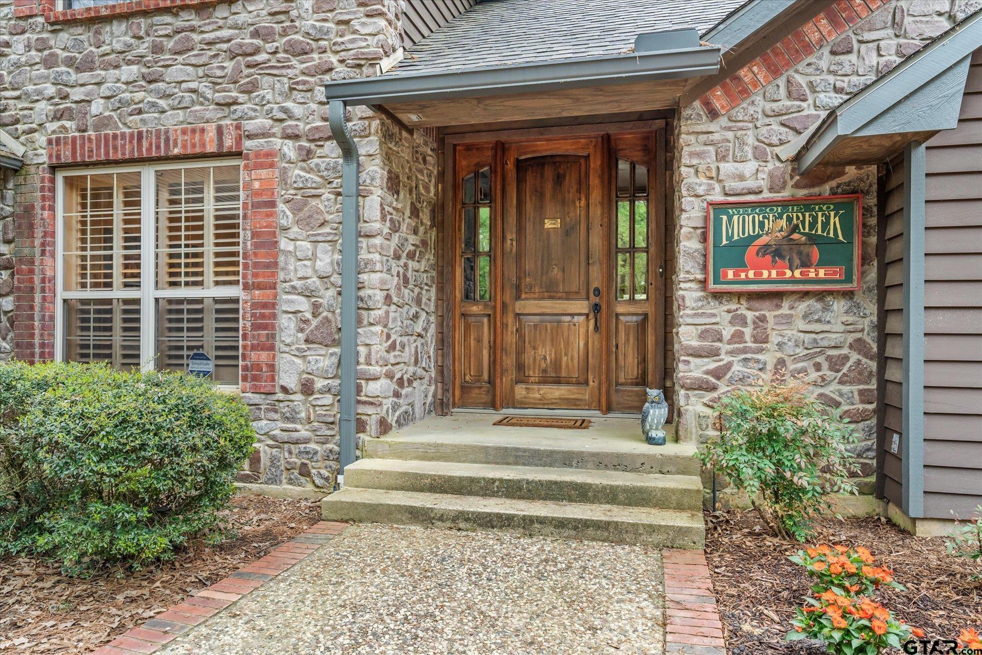 242 Lakewood Circle