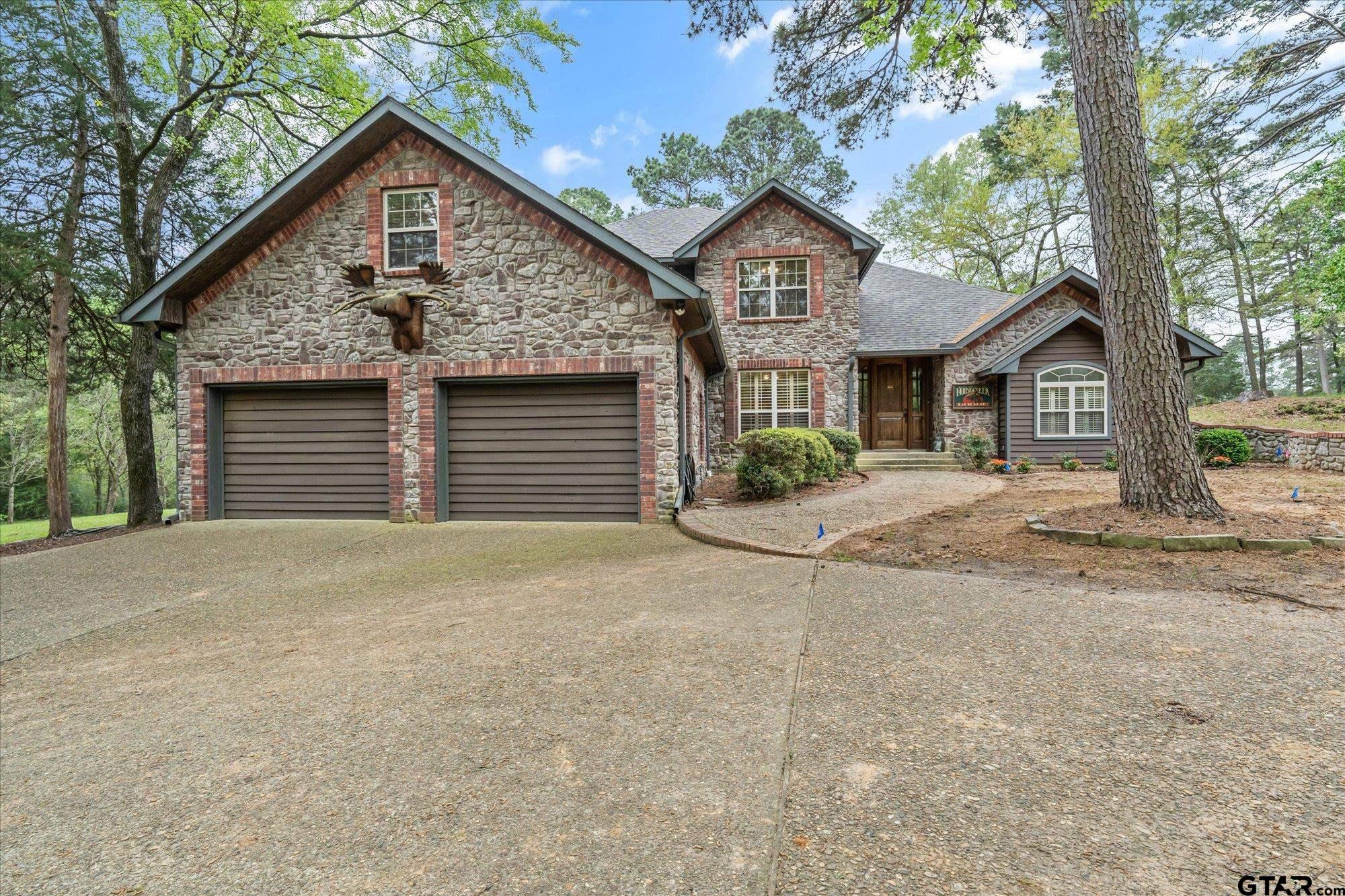 242 Lakewood Circle