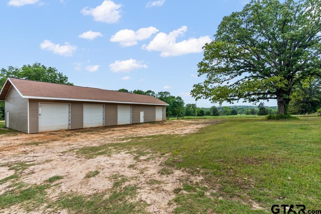1129 Holly Road