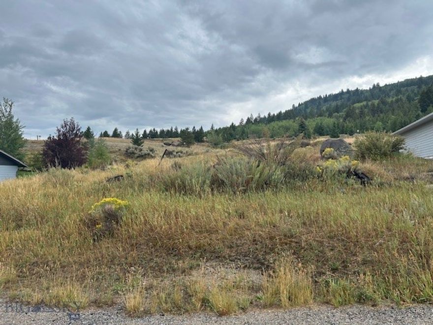 This is a nice building site located in a great location. Offers nice views of the city!