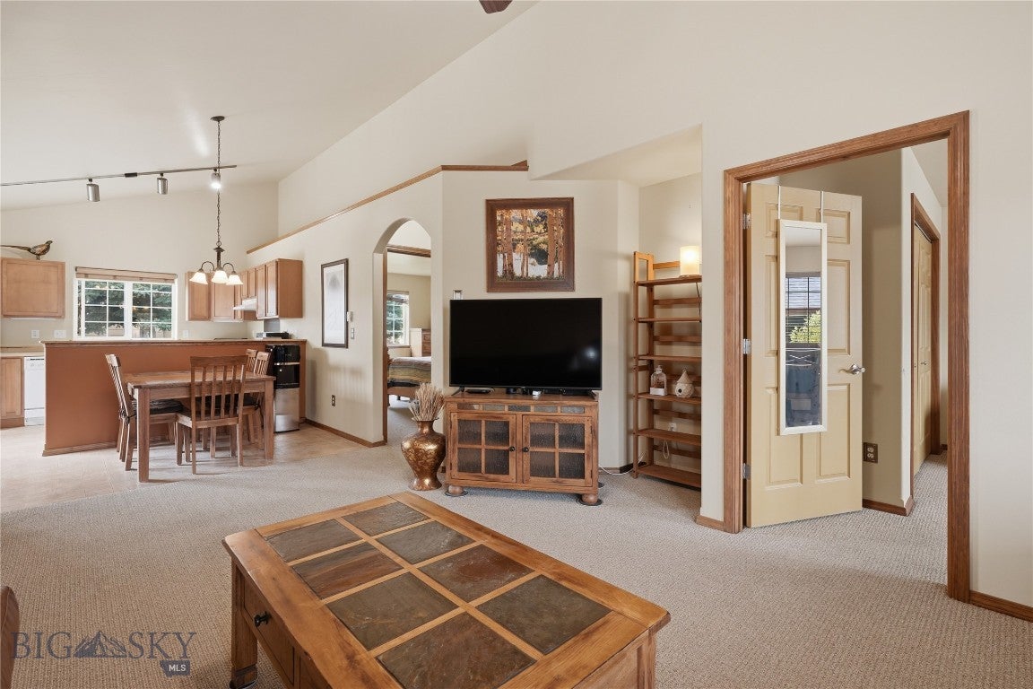 8 Eliza Drive B