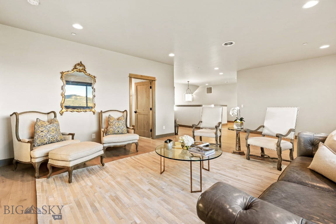 Home 40 - Residential