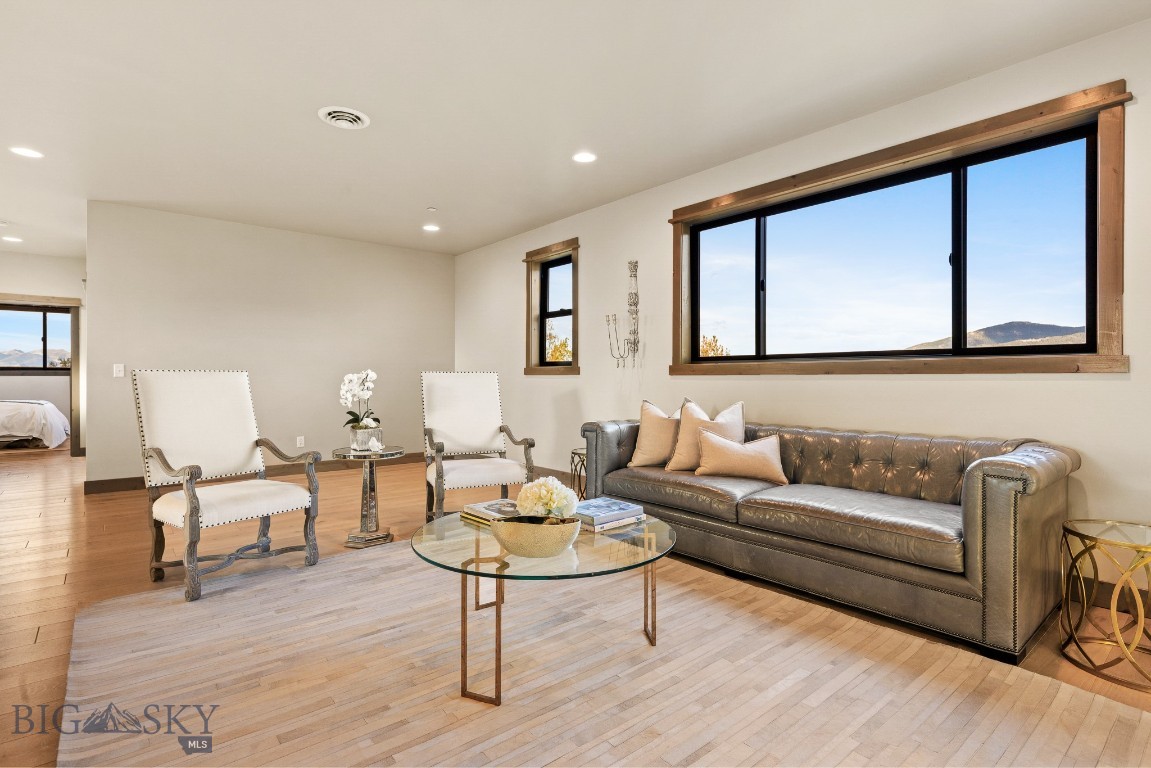 Home 40 - Residential
