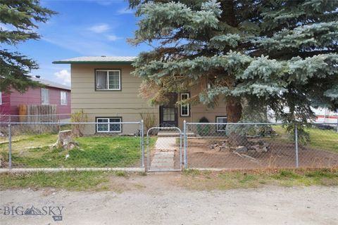 Photo of 1901 Lafayette Ave, Butte, MT 59701 (MLS # 410746)