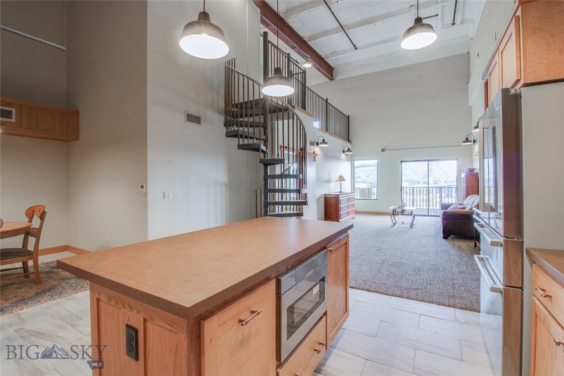 1363 Montana Avenue 303