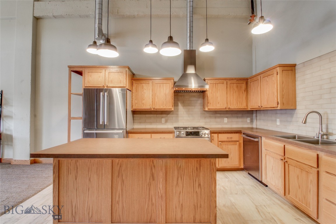 1363 Montana Avenue 303