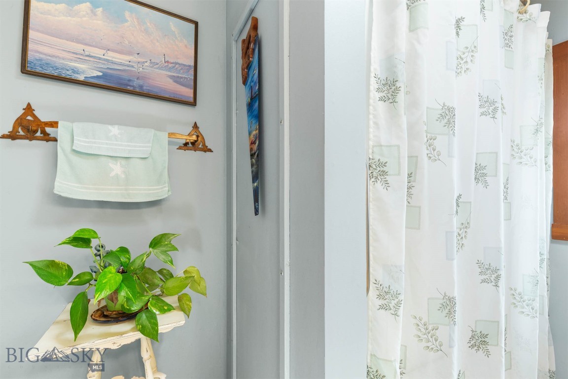 Amsterdam, Montana 59741, United States, 3 Bedrooms Bedrooms, ,2 BathroomsBathrooms,Land,Contingent,46531