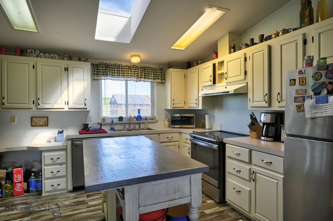 Harrison, Montana 59735, United States, 3 Bedrooms Bedrooms, ,2 BathroomsBathrooms,Residential,Active,186914