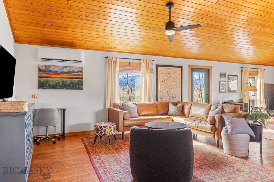 Livingston, Montana 59047, United States, ,Residential,Contingent,127897