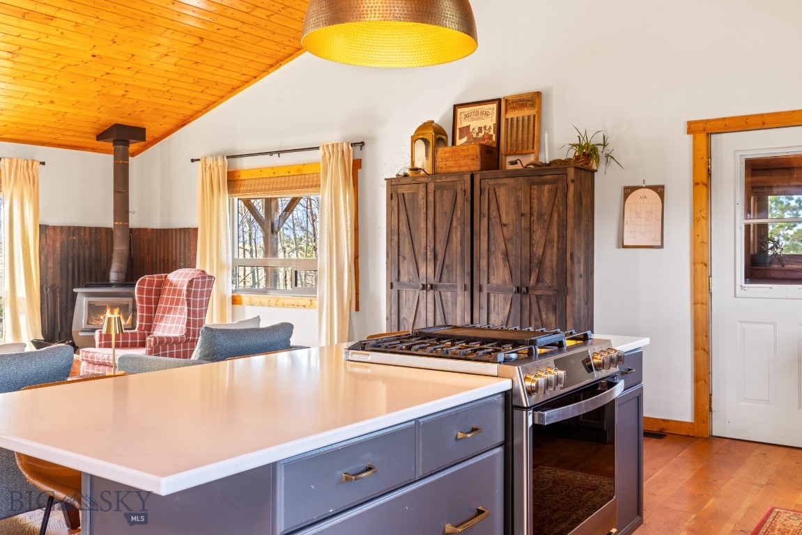 Livingston, Montana 59047, United States, ,Residential,Contingent,127897