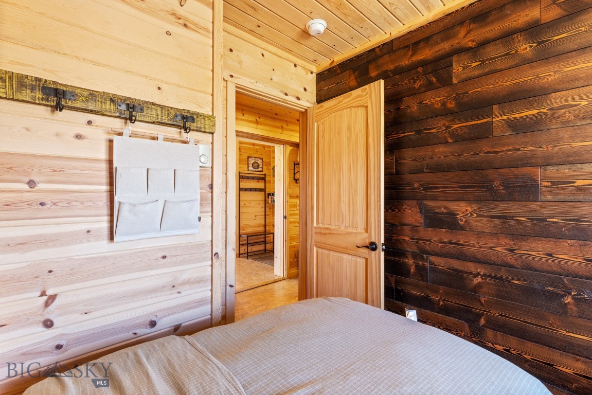 Livingston, Montana 59047, United States, ,Residential,Contingent,127897