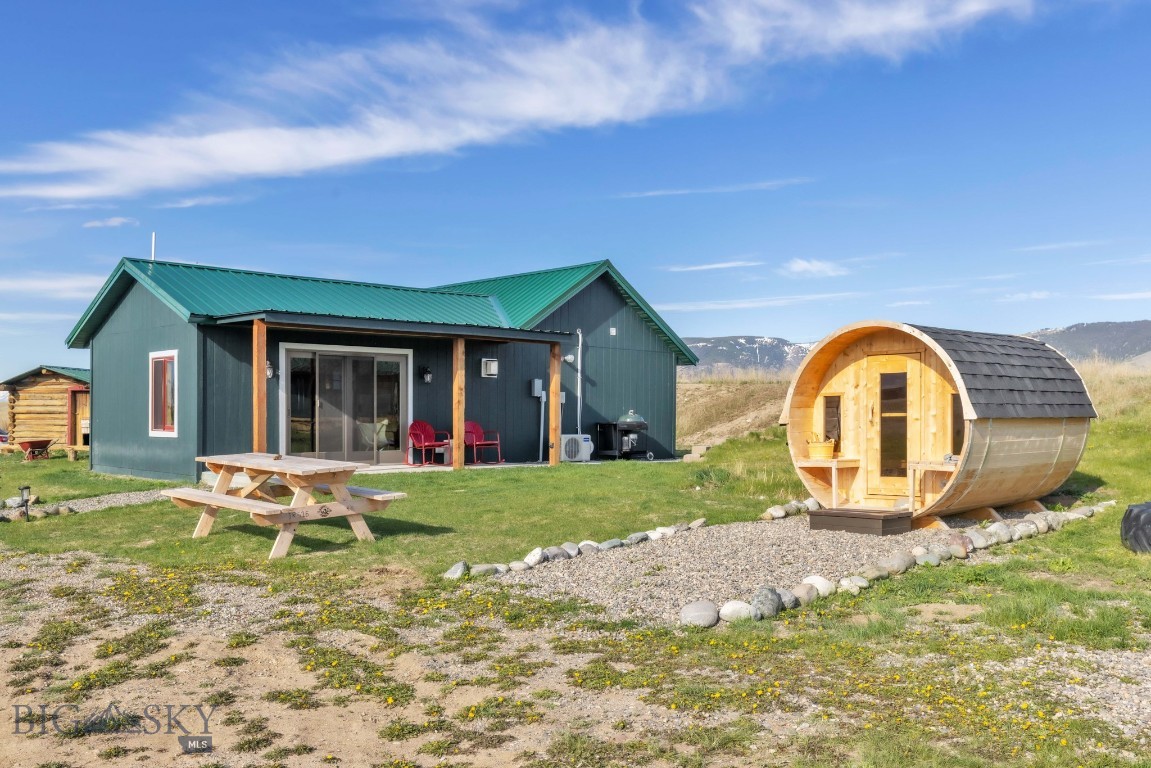 Livingston, Montana 59047, United States, ,Residential,Contingent,127897