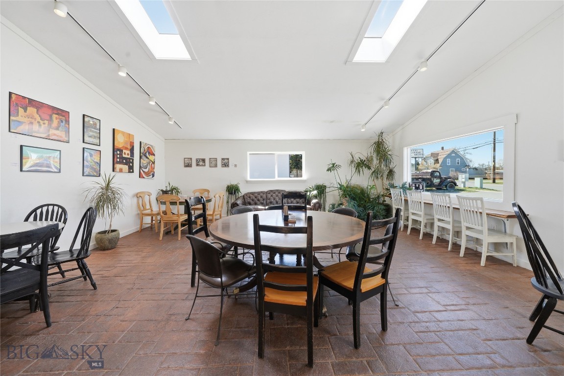 220 S Broadway Street