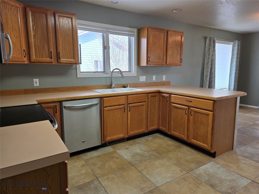 Butte, Montana 59701, United States, 4 Bedrooms Bedrooms, ,3 BathroomsBathrooms,Residential,Active,86684