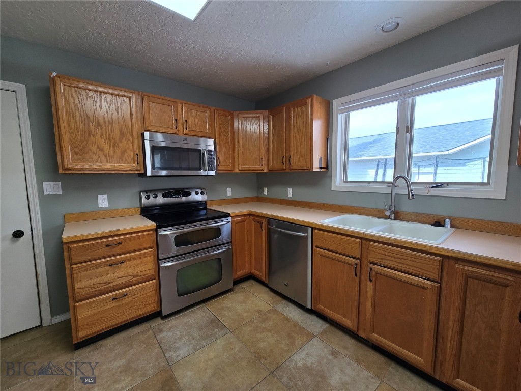 Butte, Montana 59701, United States, 4 Bedrooms Bedrooms, ,3 BathroomsBathrooms,Residential,Active,86684