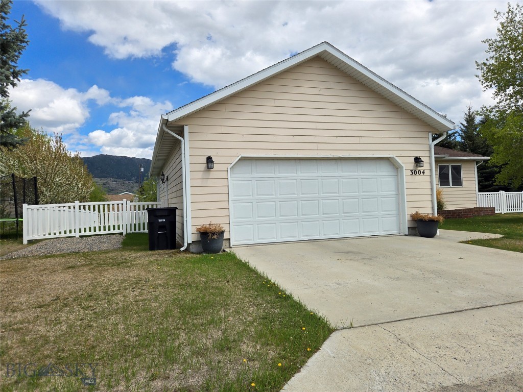 Butte, Montana 59701, United States, 4 Bedrooms Bedrooms, ,3 BathroomsBathrooms,Residential,Active,86684