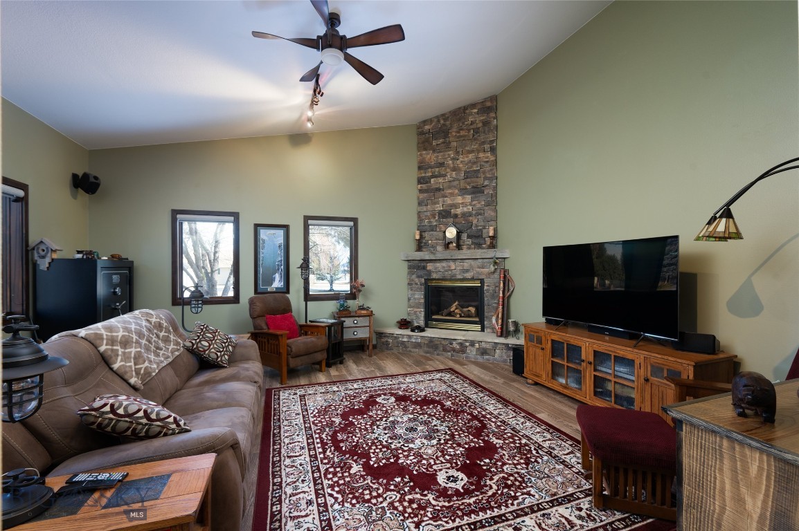 Bozeman, Montana 59718, United States, 3 Bedrooms Bedrooms, ,3 BathroomsBathrooms,Residential,Contingent,61436