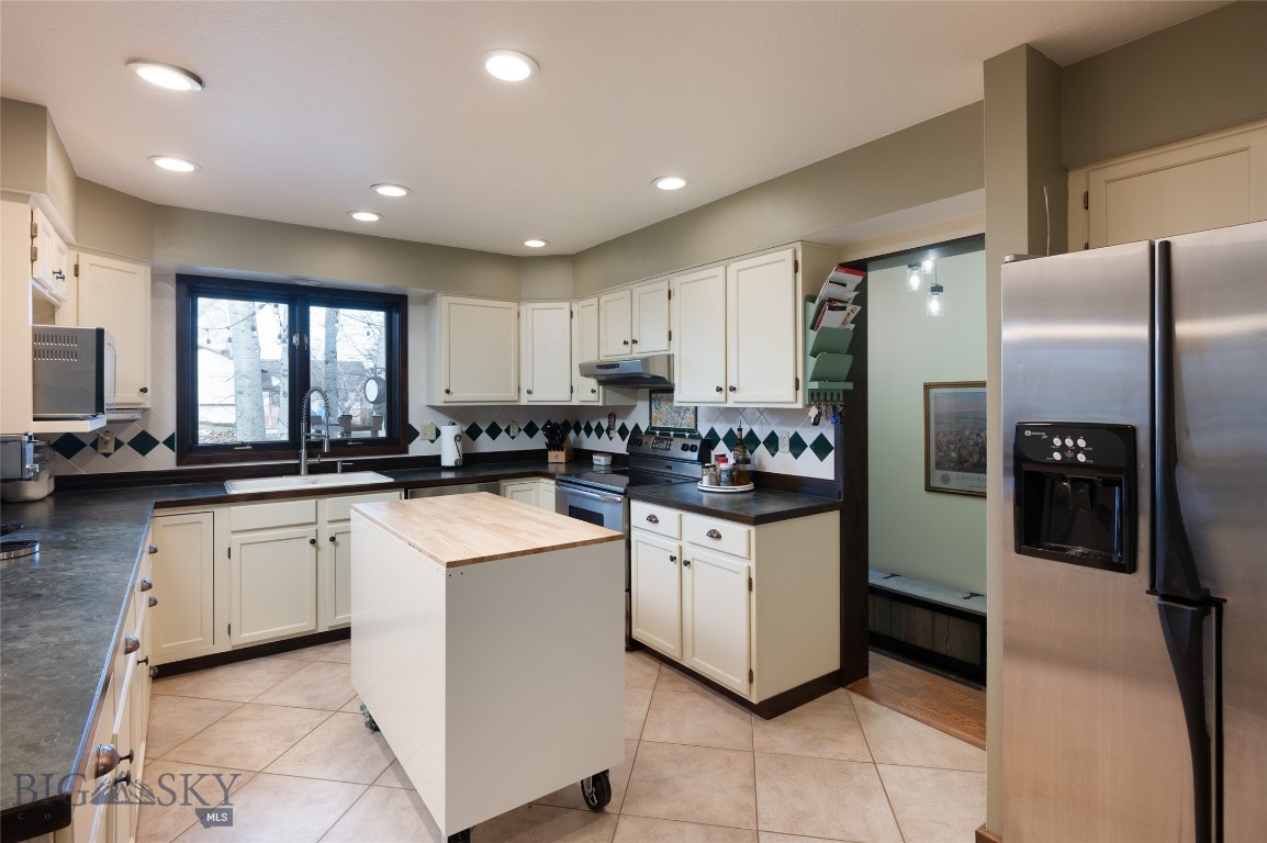 Bozeman, Montana 59718, United States, 3 Bedrooms Bedrooms, ,3 BathroomsBathrooms,Residential,Contingent,61436