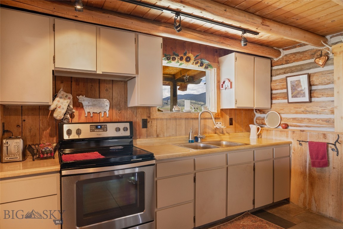 Shining Mountain Unit II - Residential