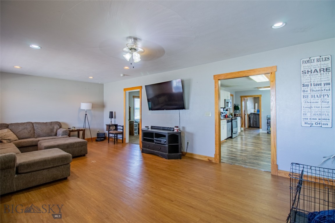 Butte, Montana 59701, United States, 4 Bedrooms Bedrooms, ,2 BathroomsBathrooms,Residential,Contingent,106624