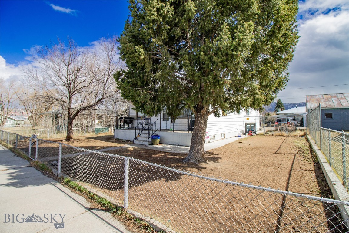 Butte, Montana 59701, United States, 4 Bedrooms Bedrooms, ,2 BathroomsBathrooms,Residential,Contingent,106624