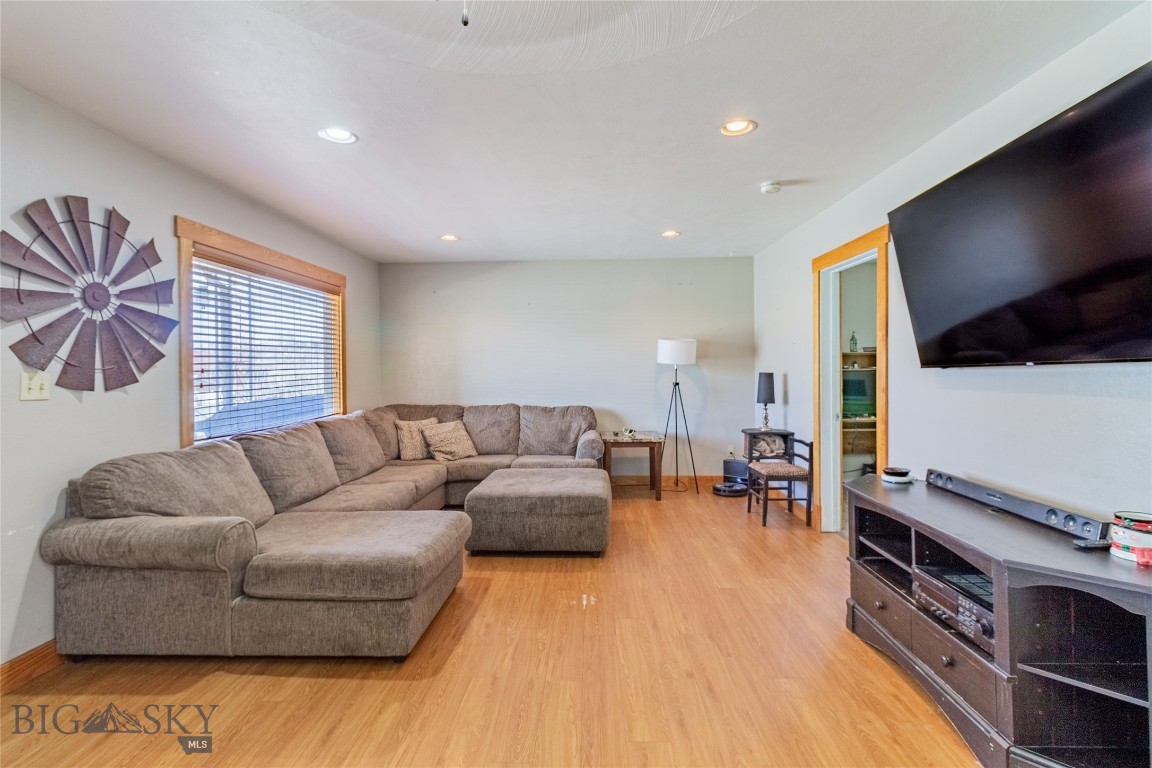 Butte, Montana 59701, United States, 4 Bedrooms Bedrooms, ,2 BathroomsBathrooms,Residential,Contingent,106624