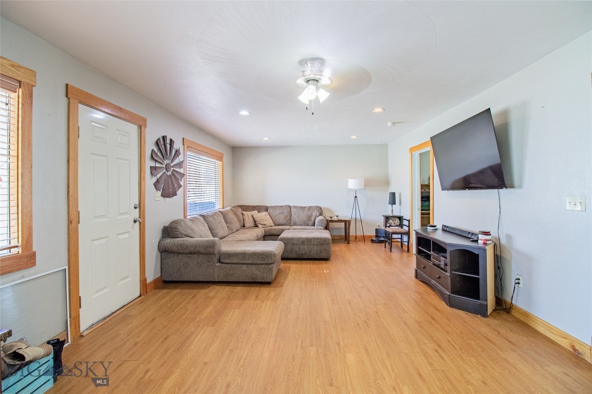 Butte, Montana 59701, United States, 4 Bedrooms Bedrooms, ,2 BathroomsBathrooms,Residential,Contingent,106624