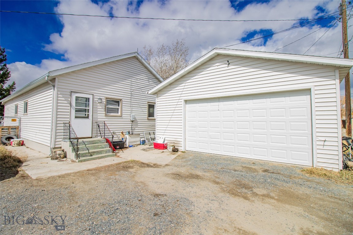 Butte, Montana 59701, United States, 4 Bedrooms Bedrooms, ,2 BathroomsBathrooms,Residential,Contingent,106624