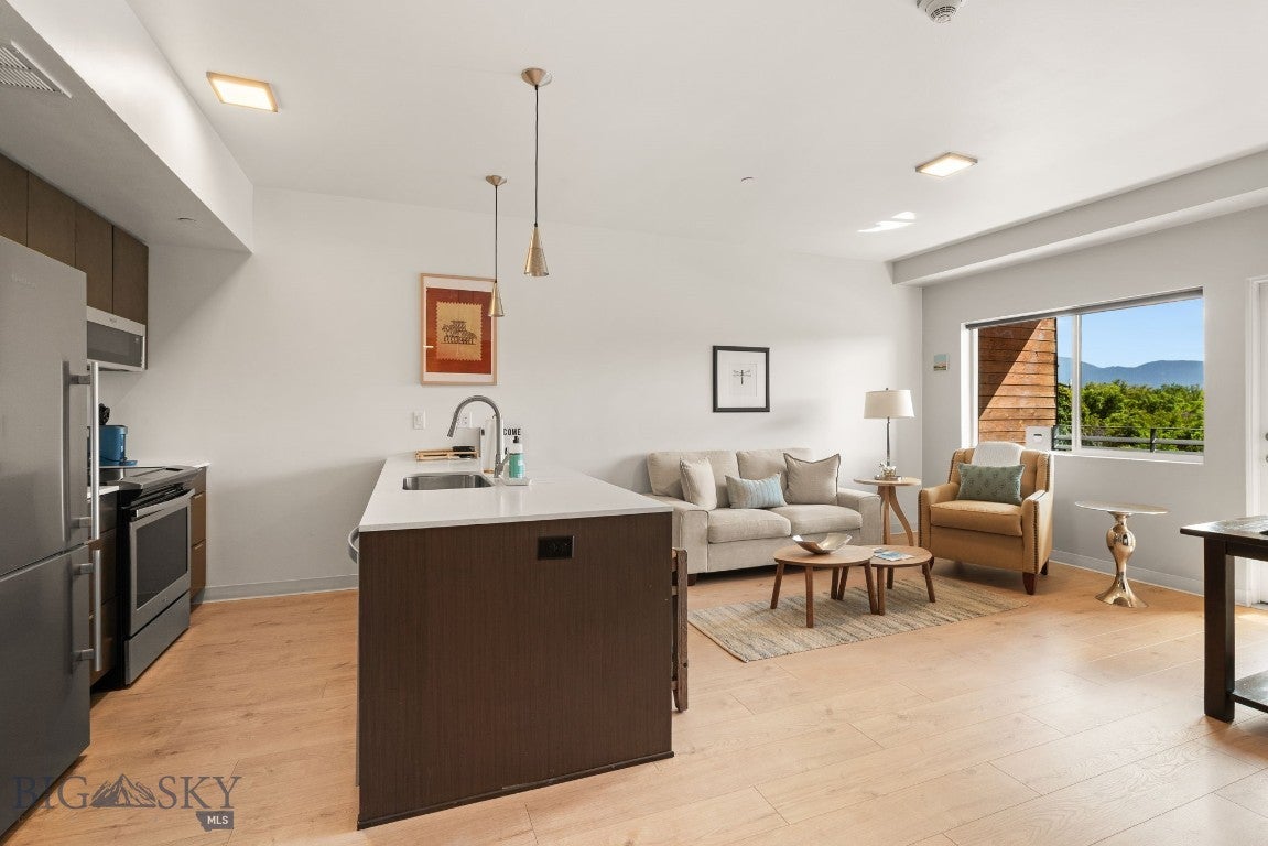 718 W Babcock Street 403