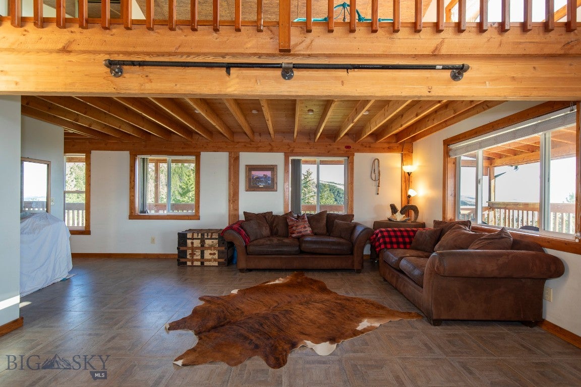 380 Lone Wolf Trail