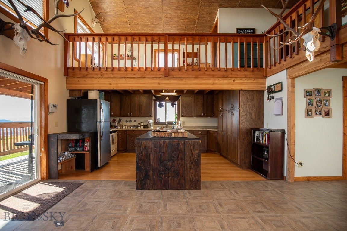 380 Lone Wolf Trail