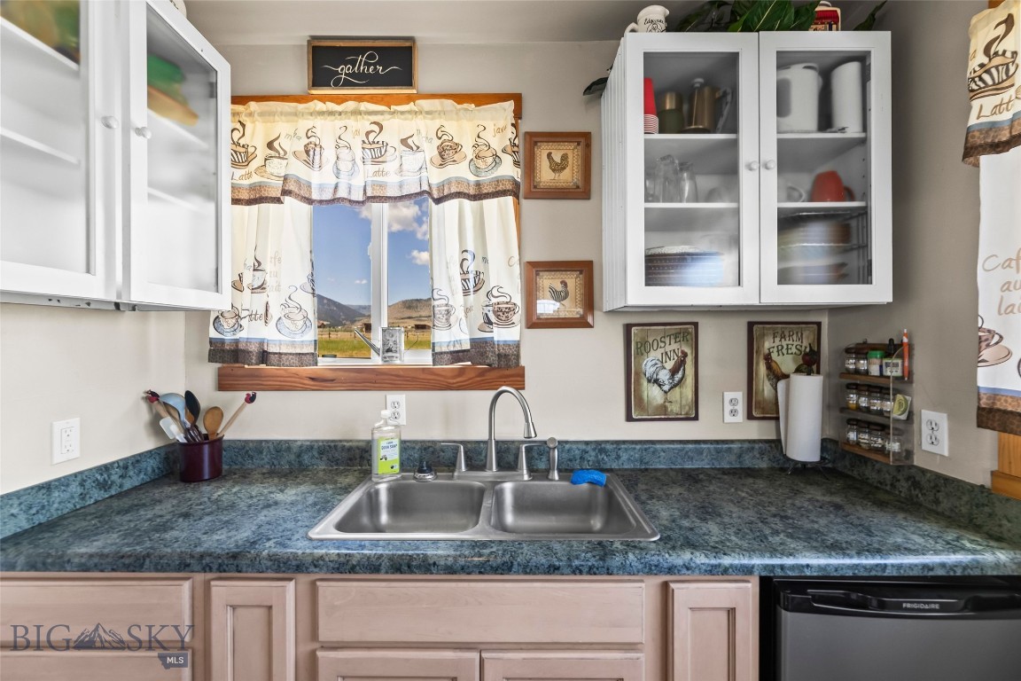 Shining Mountain Unit II - Residential