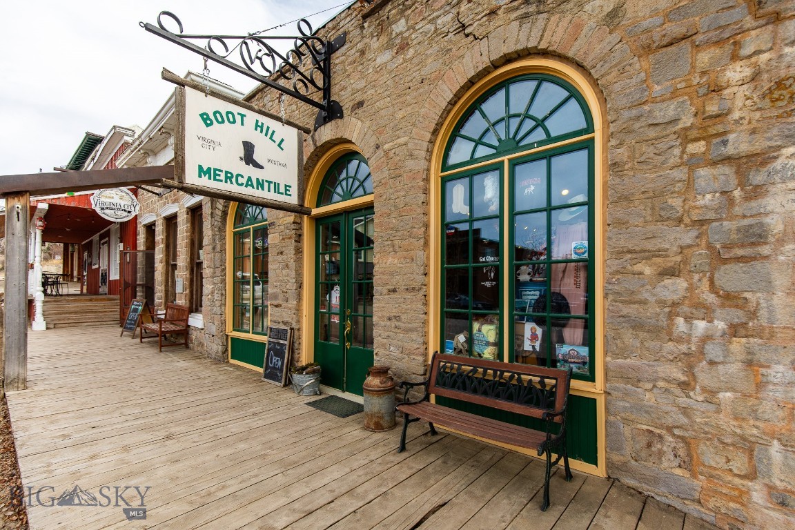 122 W Wallace Street