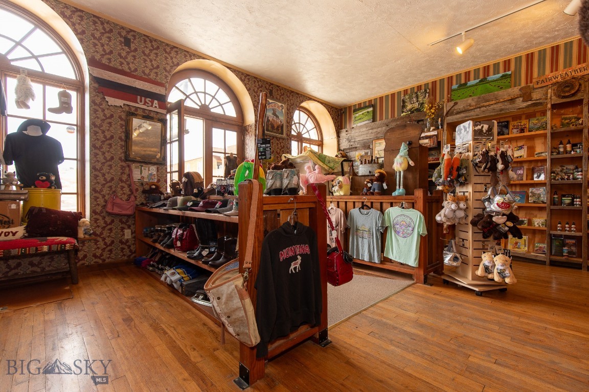 122 W Wallace Street