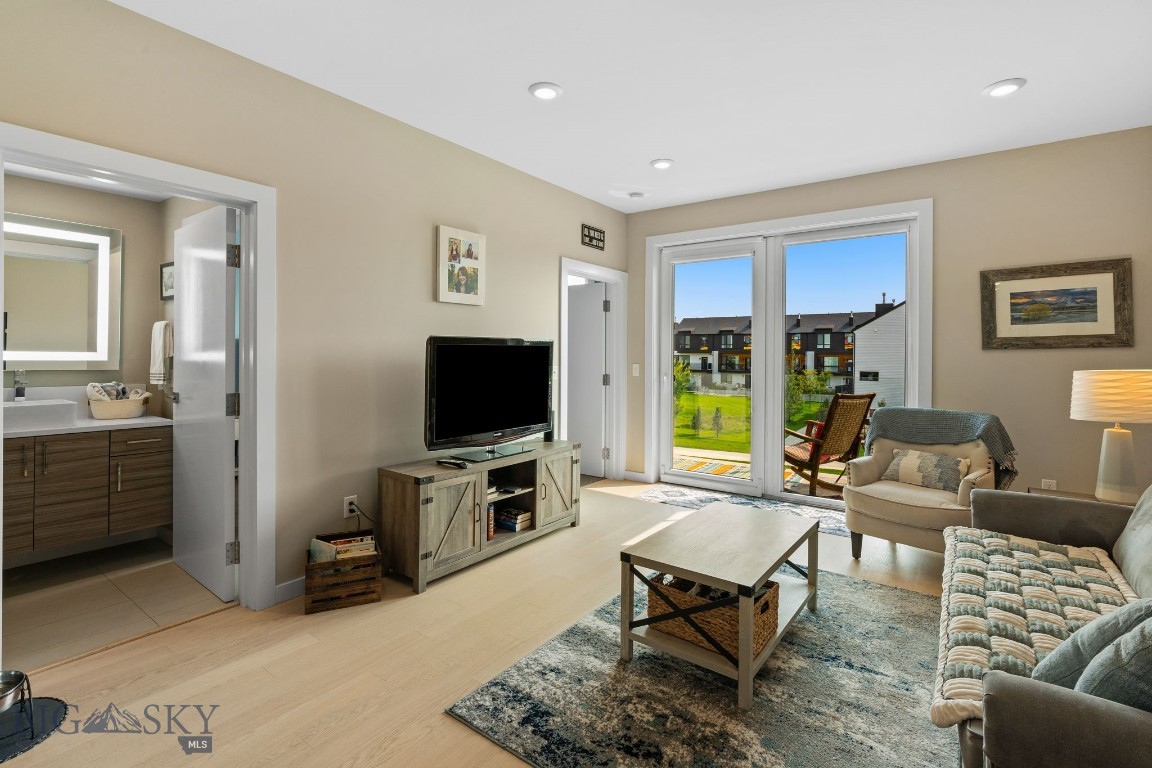 Bozeman, Montana 59718, United States, 1 Bedroom Bedrooms, ,1 BathroomBathrooms,Residential,Pending,206176