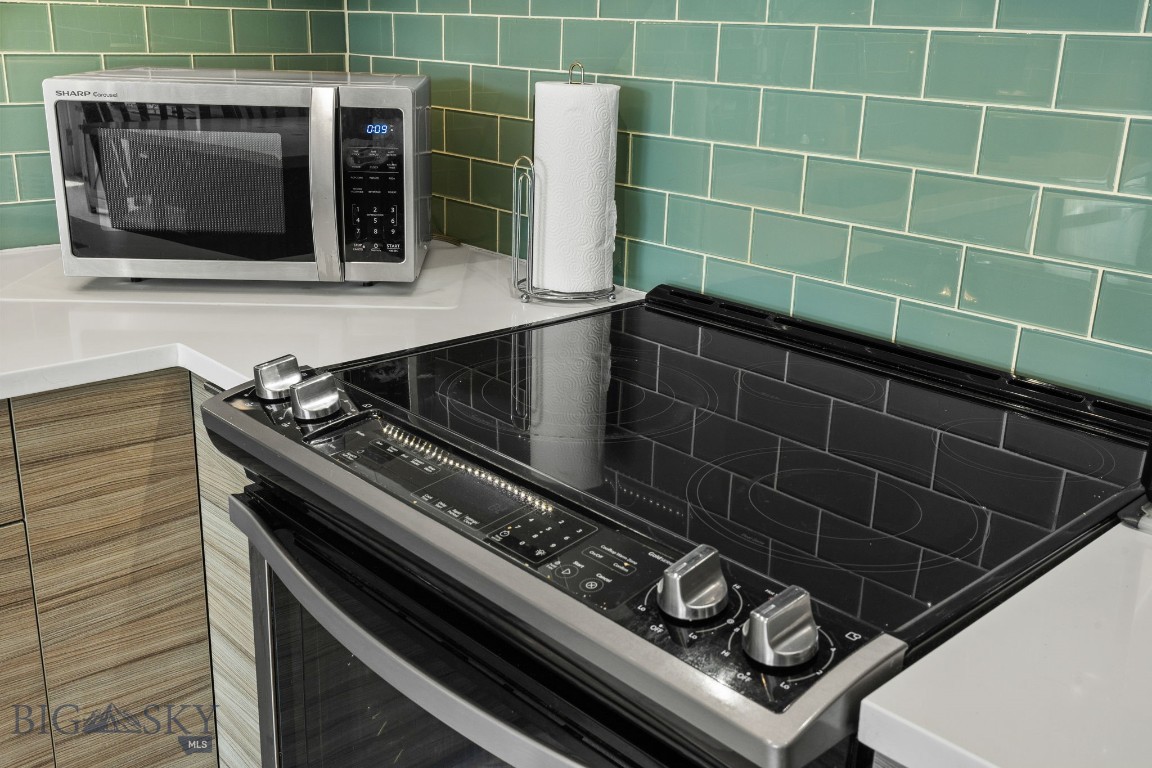 Bozeman, Montana 59718, United States, 1 Bedroom Bedrooms, ,1 BathroomBathrooms,Residential,Pending,206176