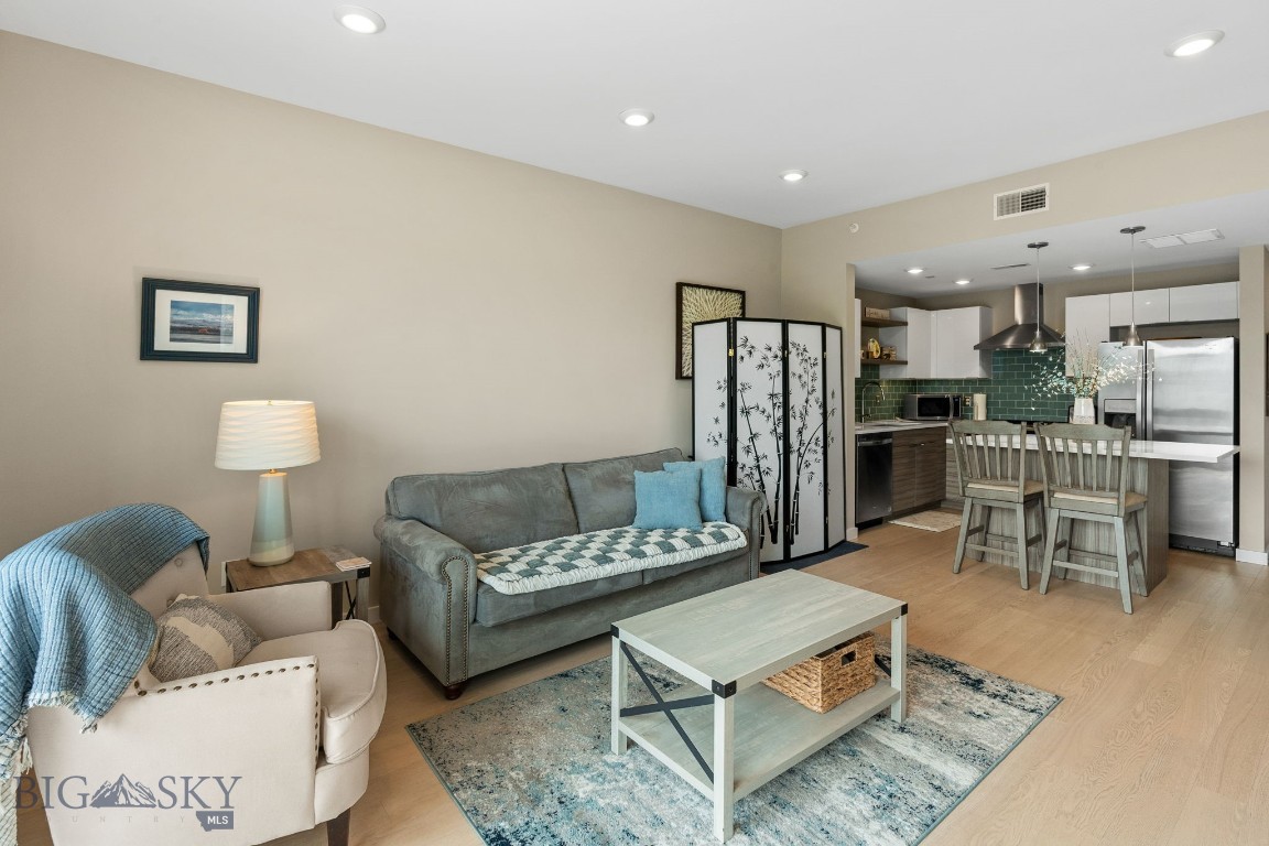 Bozeman, Montana 59718, United States, 1 Bedroom Bedrooms, ,1 BathroomBathrooms,Residential,Pending,206176