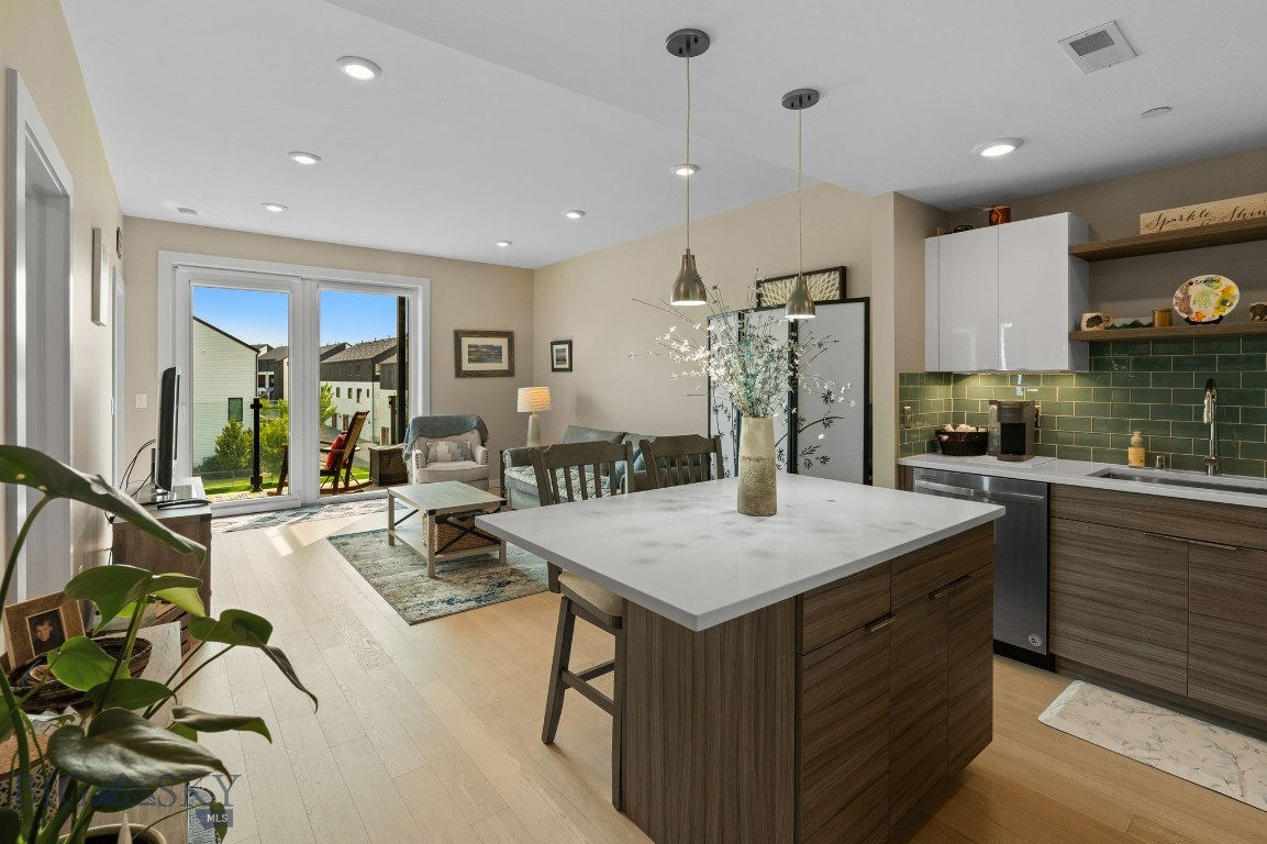 Bozeman, Montana 59718, United States, 1 Bedroom Bedrooms, ,1 BathroomBathrooms,Residential,Pending,206176