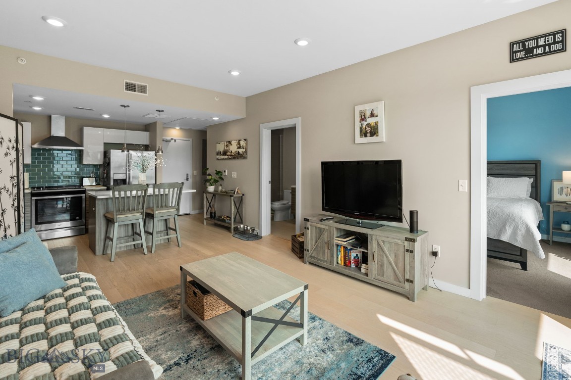 Bozeman, Montana 59718, United States, 1 Bedroom Bedrooms, ,1 BathroomBathrooms,Residential,Pending,206176