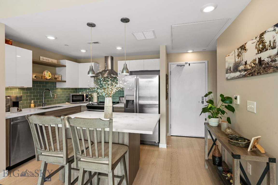 Bozeman, Montana 59718, United States, 1 Bedroom Bedrooms, ,1 BathroomBathrooms,Residential,Pending,206176