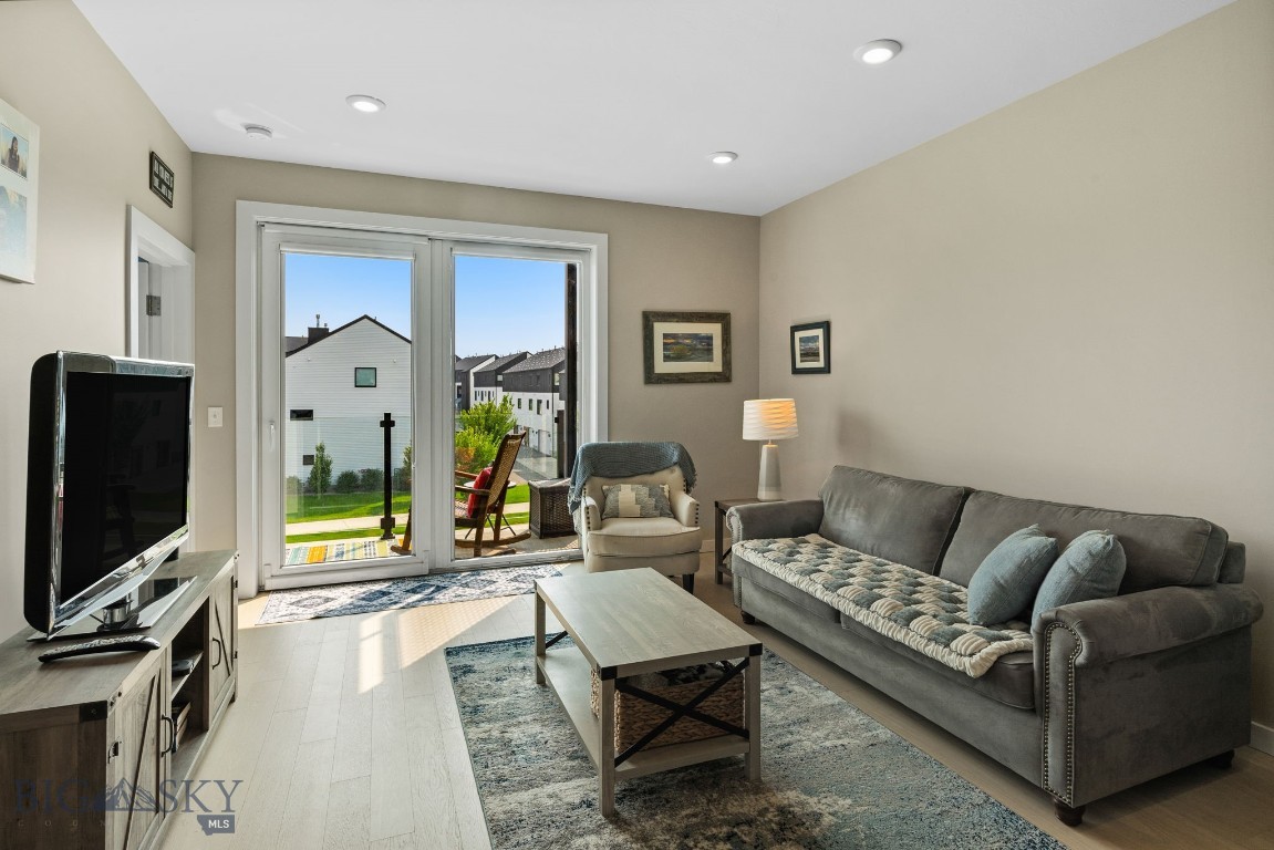 Bozeman, Montana 59718, United States, 1 Bedroom Bedrooms, ,1 BathroomBathrooms,Residential,Pending,206176