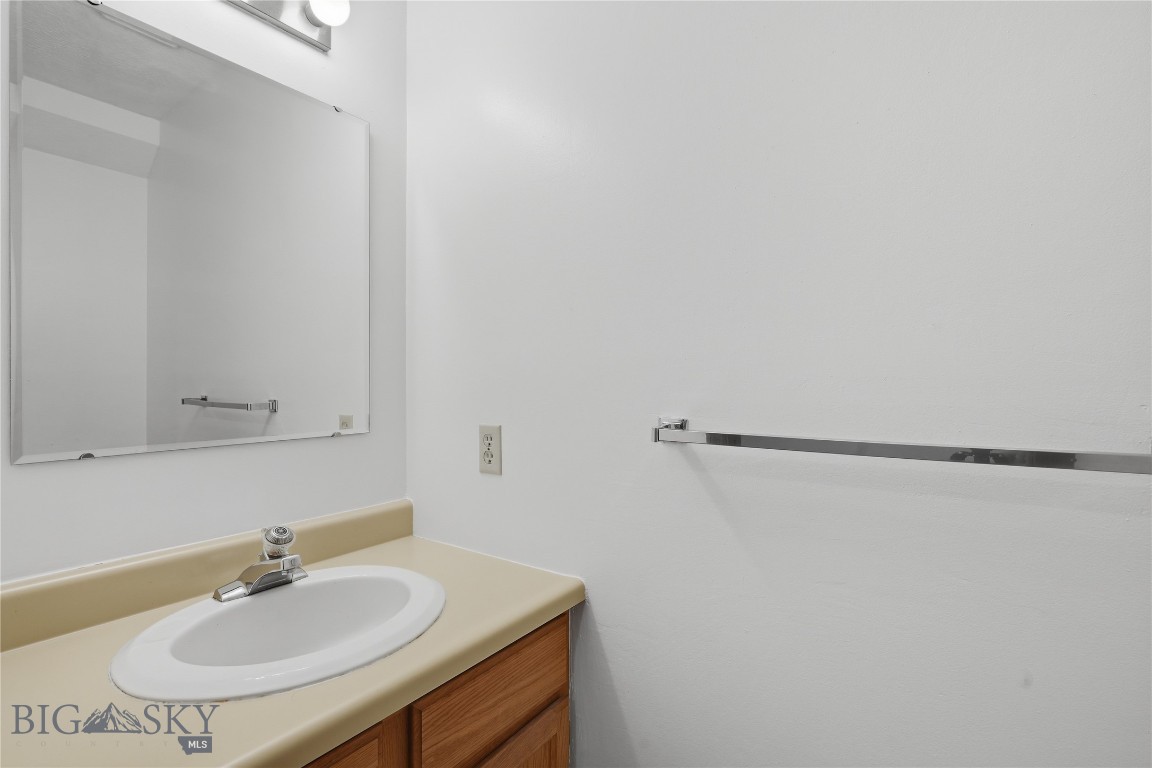 Cedarwinds Condo - Residential